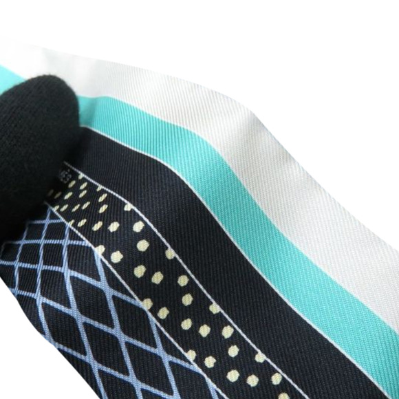 Pre-Loved Hermes Grand Theartre Nouveau Silk Twilly Scarf - Picture 7 of 10